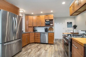 Fridge, oven, stovetop, dishwasher