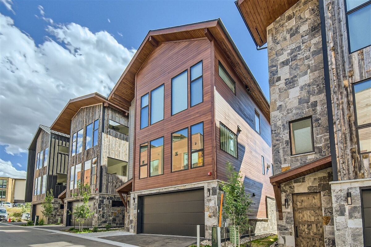 Luxury Retreat| Walk to Town | Modern Brand New