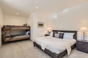 4 Schlafzimmer, Bügeleisen/Bügelbrett