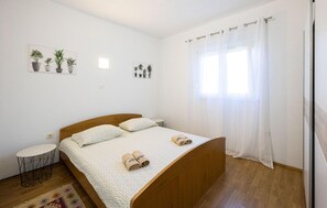4 Schlafzimmer, Reisekinderbett, kostenloses WLAN, Bettwäsche