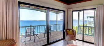 Water Cliff Villa Cruz Bay!