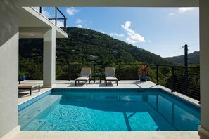 Pool - Tropical Seabreeze- Pool and back up power/solar (Cruz Bay)