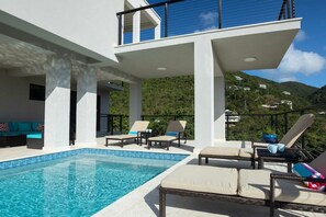 Pool - Tropical Seabreeze- Pool and back up power/solar (Cruz Bay)