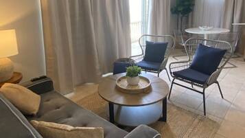 Una Smart TV, una oficina