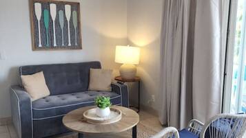 Una Smart TV, una oficina