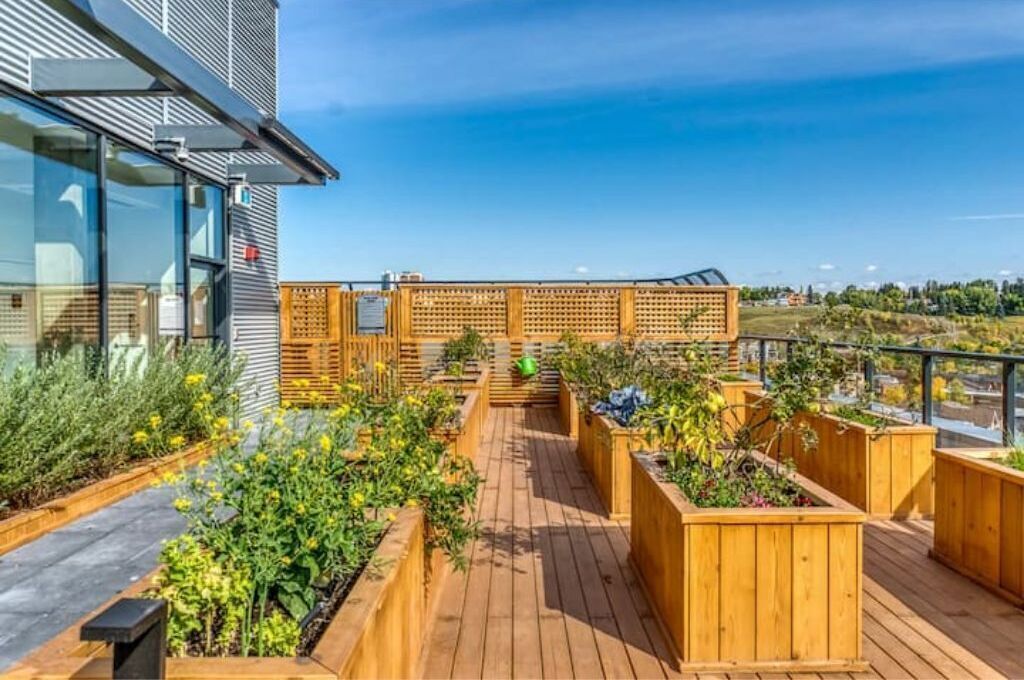 New Chic Condo in Unbeatable Location! + Parking!