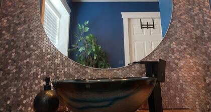 Magical Themed Decor! Pets Welcome! 3 Bedrooms