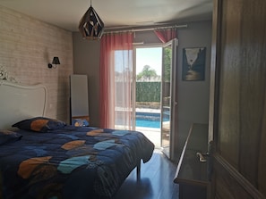 3 bedrooms, iron/ironing board, Internet, bed sheets - house with swimminig pool (Abeilhan)