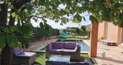 house with swimminig pool