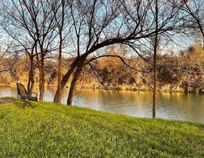 Property grounds - The Lux Blanco River Retreat (San Marcos)