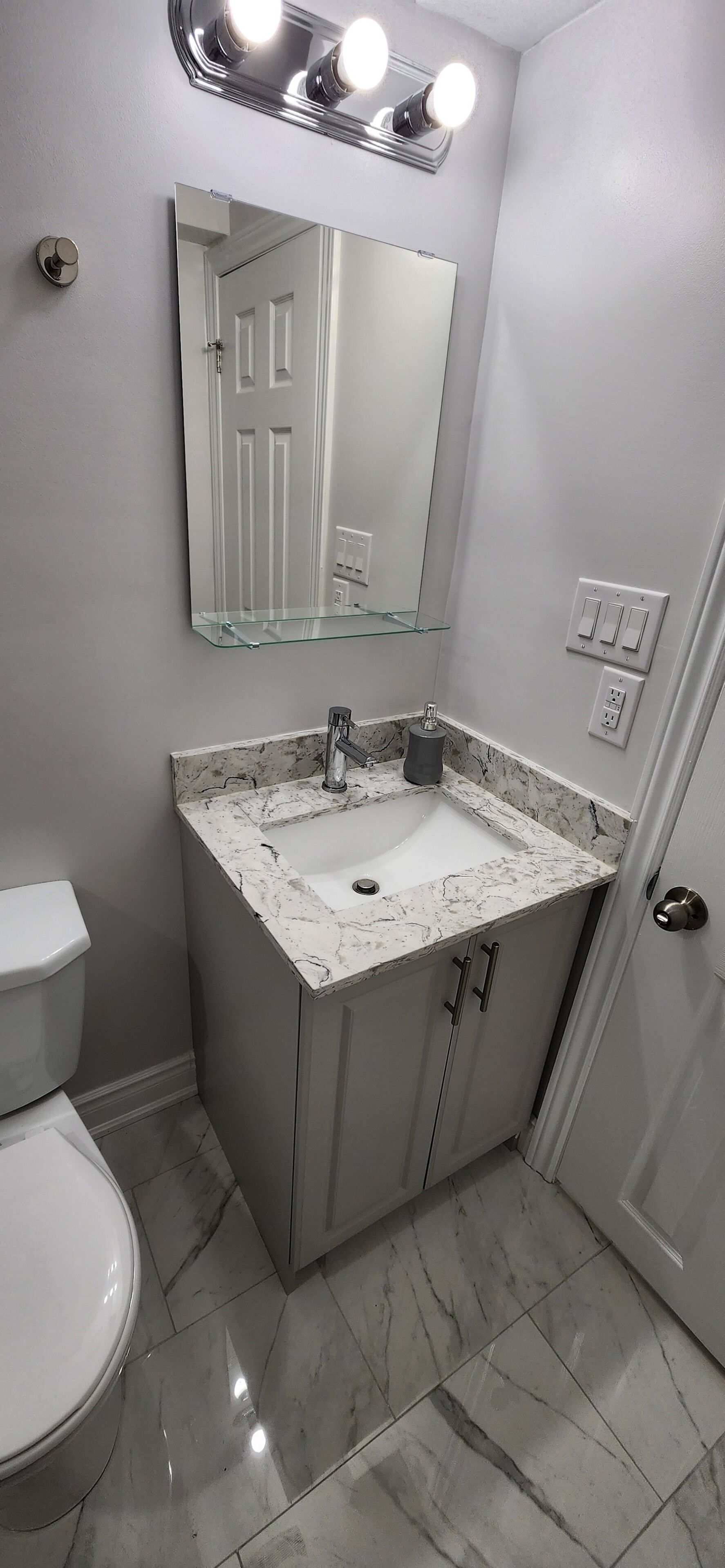 Cozy 2 Bedroom Guest Suite with Electric Fireplace