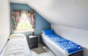 4 bedrooms, free WiFi - Beautiful home in Vallavik with kitchen (Vallavik)