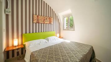 2 bedrooms, travel cot, free WiFi
