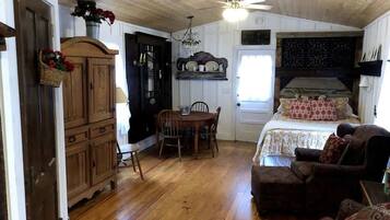 1 bedroom, WiFi (free), bed sheets