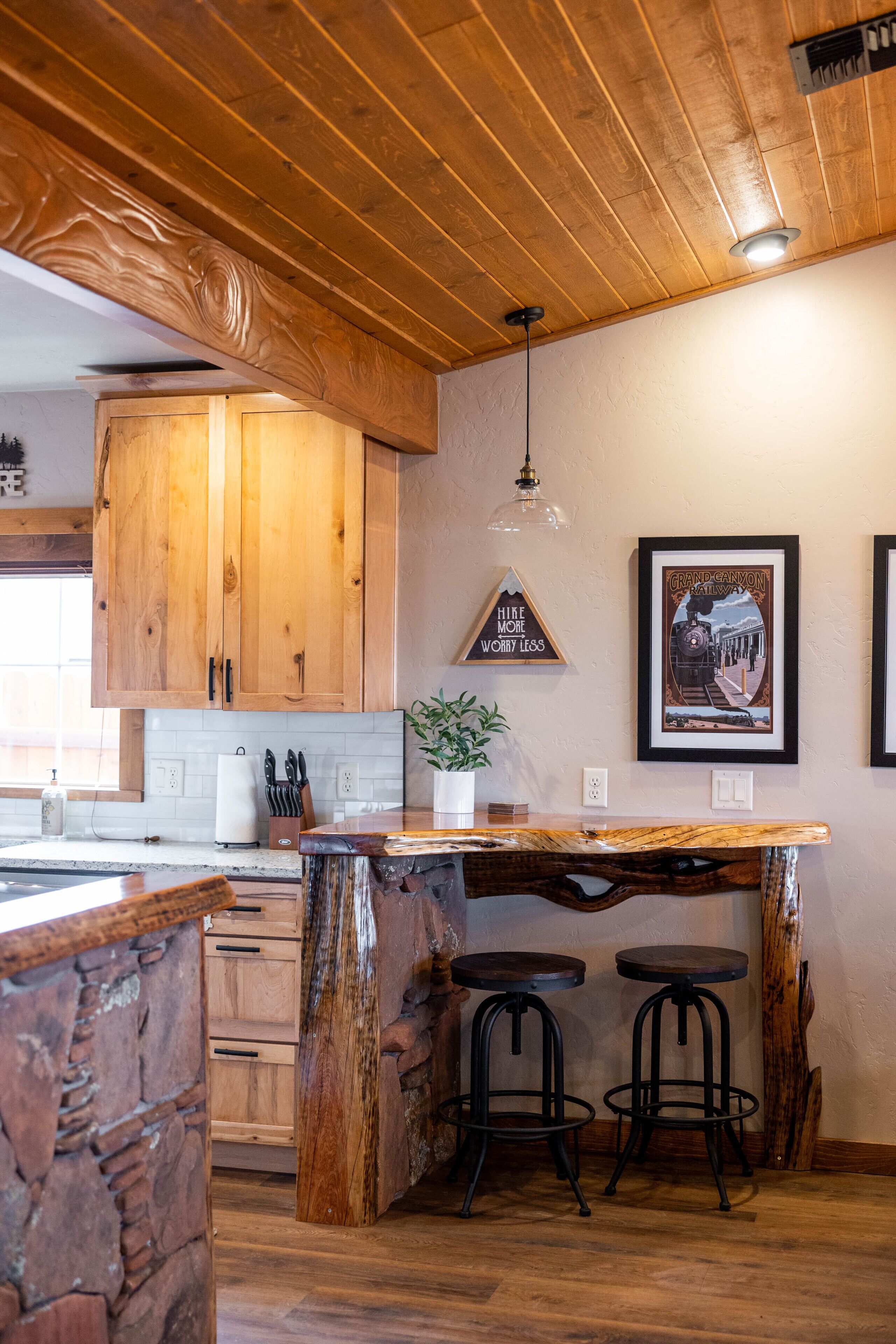 Relaxing Stoney Cottage-newly renovated-with a fireplace and fire pit.