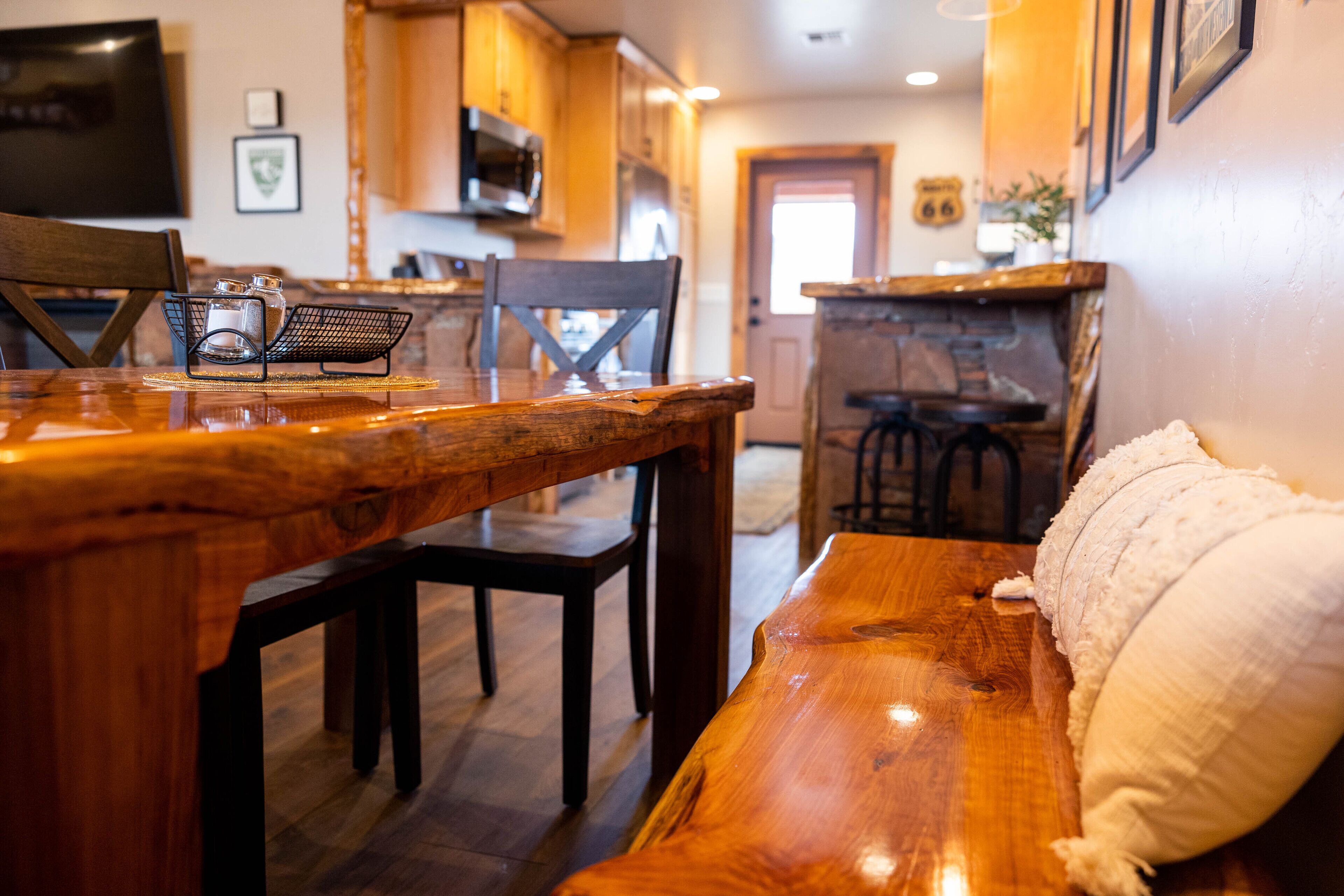 Relaxing Stoney Cottage-newly renovated-with a fireplace and fire pit.