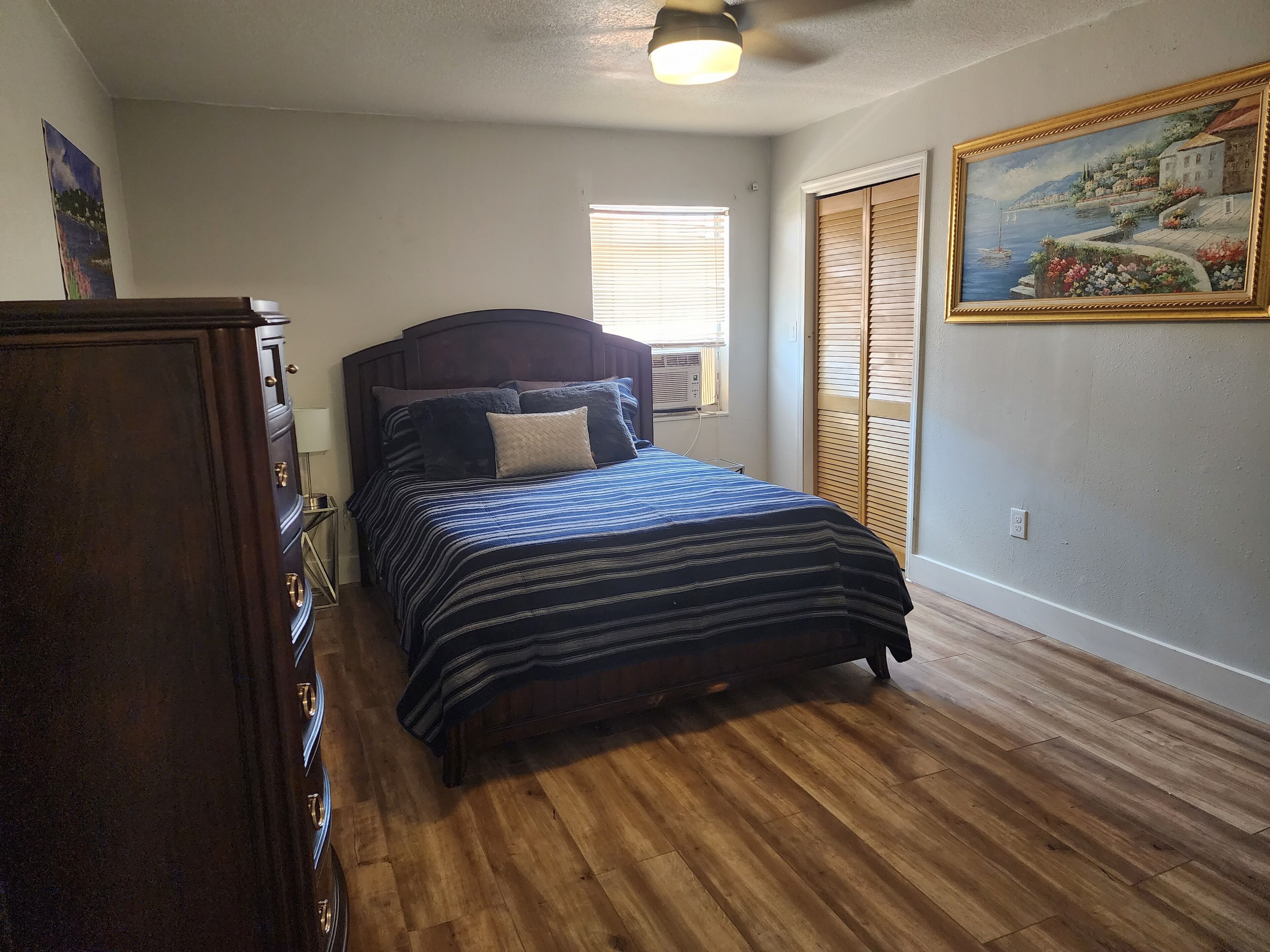 Cozy Apt. close to Stadium & Airport