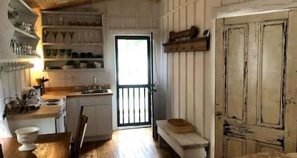 Hemlock Cabin | Pet-Friendly Stay at Cashiers Lake