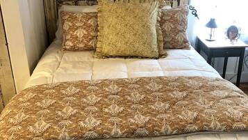 WiFi (free), bed sheets