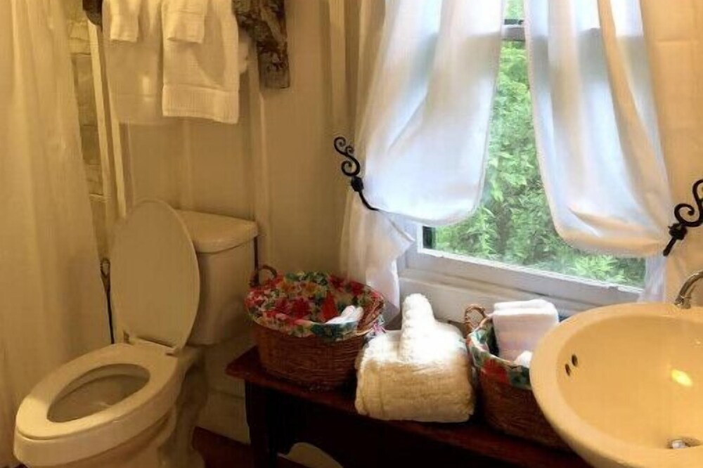 The Ash Cabin – Part of Cashiers Lake Cabins