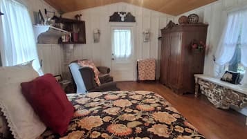 WiFi (free), bed sheets