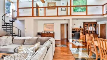 Smart TV, DVD player, books, stereo