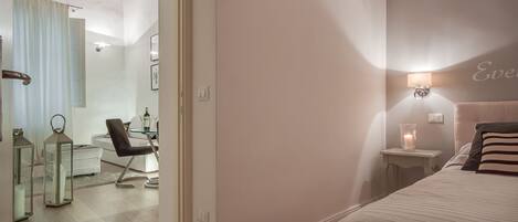 1 habitación, tabla de planchar con plancha, wifi y ropa de cama