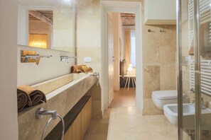 Dusche, Haartrockner, Bidet