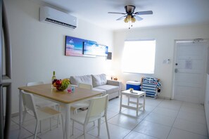 Smart TV - Arena Condominium Unit - 3 (Noord, Arena Condos)