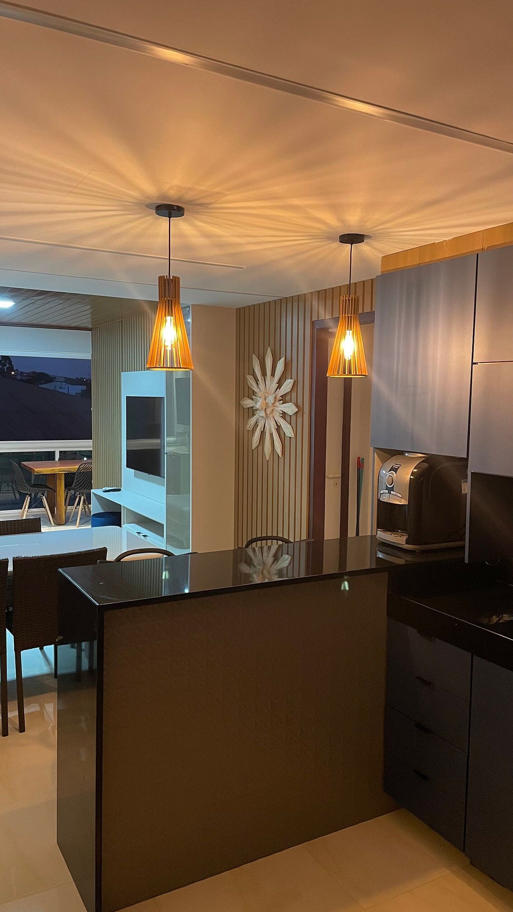 Full-size fridge, microwave, oven, stovetop