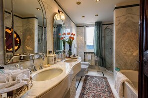 Bathtub, jetted bath, hair dryer, bidet