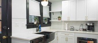 The Navel Nalle: Downtown Bungalow, Patio, Parking