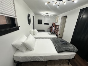 6 bedrooms, desk, iron/ironing board, free WiFi