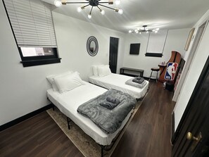 6 slaapkamers, een bureau, een strijkplank/strijkijzer, gratis wifi