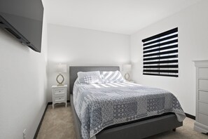 3 bedrooms, iron/ironing board, WiFi, bed sheets - Awesome Vegas Home (North Las Vegas)