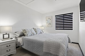 3 chambres, fer et planche à repasser, Wi-Fi, draps fournis