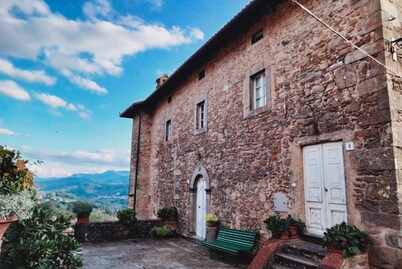 GuestHost - Sillicagnana Castle Villa with Swimming Pool!