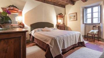 4 Schlafzimmer, Schreibtisch, Bügeleisen/Bügelbrett, Internetzugang