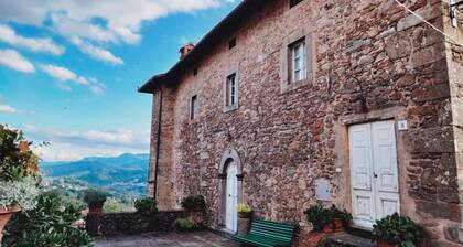 GuestHost - Sillicagnana Castle Villa with Swimming Pool!