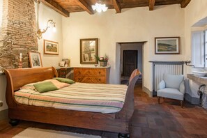 4 عدّة غرف نوم ومكواة/لوح كي وخدمة الإنترنت