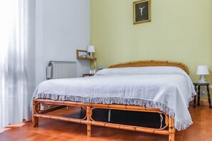 2 Schlafzimmer, Bügeleisen/Bügelbrett, Bettwäsche