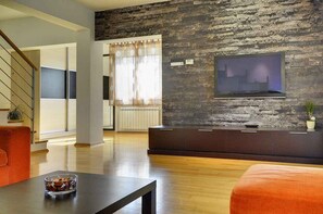 TV - Villa mit Pool und Klimaanlage (Pula)