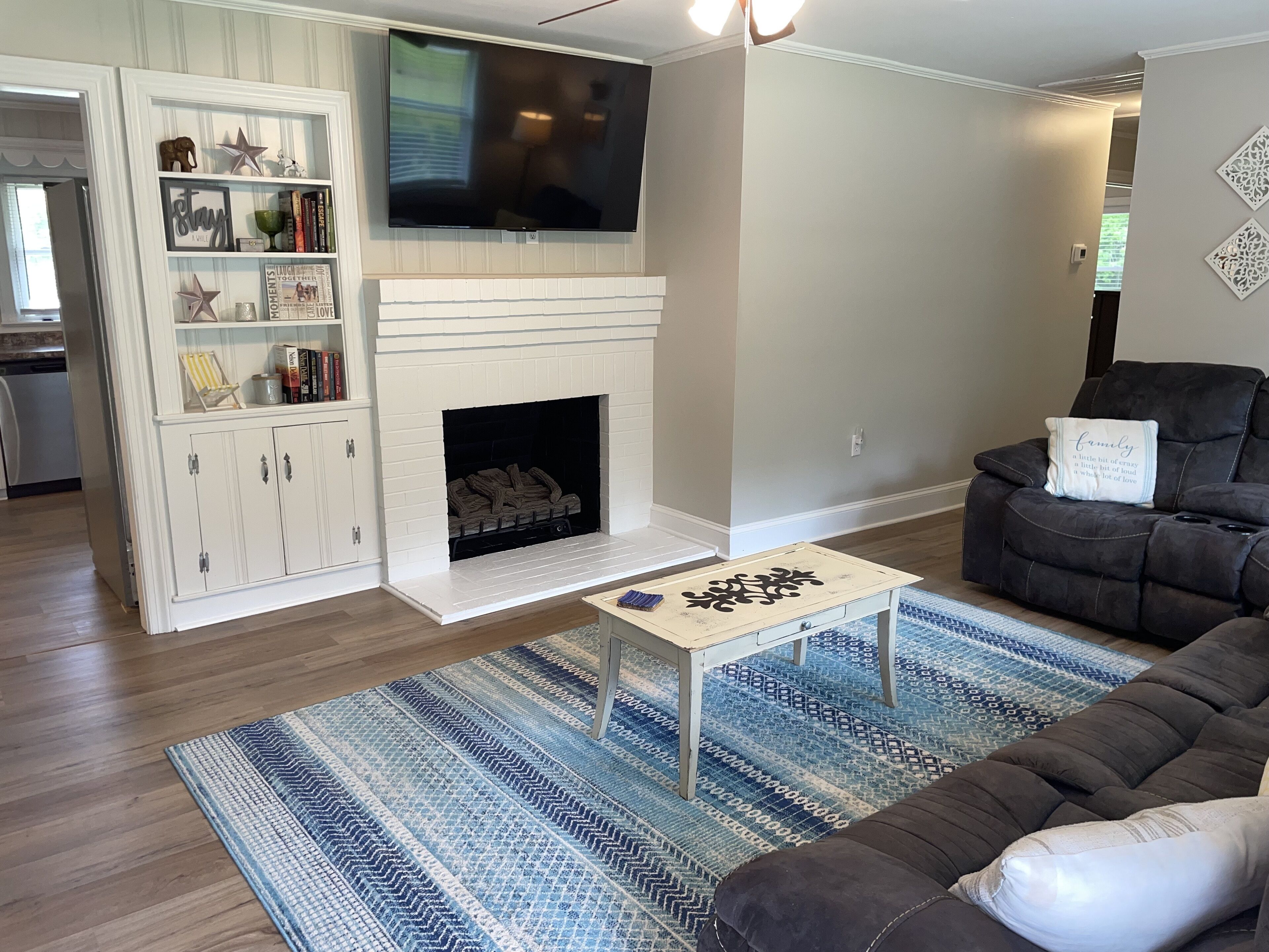 Ocean Road Cottage-3 mi to beach, Large fenced in backyard. Bring your boat!