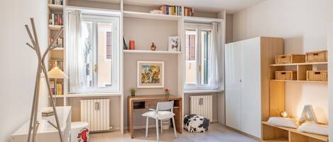 Strykejern/-brett, internettilgang og sengetøy