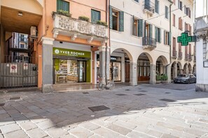 A street with a boutique hotel, a bicycle, and a car parked. - GuestHost - Studio located on the second floor of a building without a lift (you have to climb stairs to access it), able to accommodate up to 2 people.A few steps from the Clock Tower and Piazza dei Signori, in an enviable location. The apartment is fur (Padova)