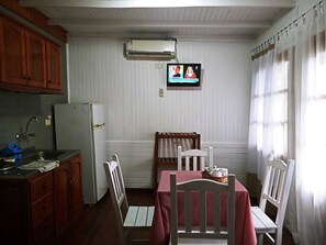 Standard Cabin, 1 Queen Bed, River View | Private kitchen | Full-sized fridge, cookware/dishes/utensils, cleaning supplies - Stone Wall Cottages (Puerto Iguazú)