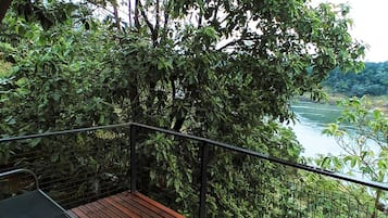 Kabin Standar, 1 Tempat Tidur Queen, pemandangan sungai | Teras/patio