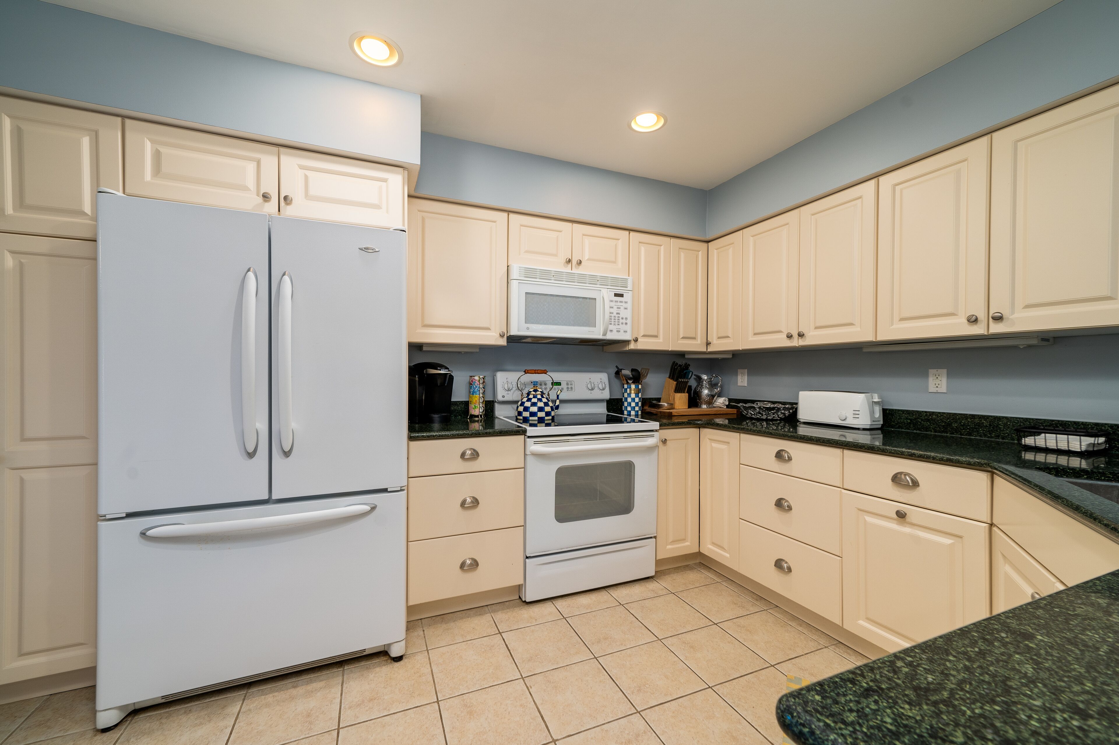 Updated 2 Bedroom Villa! Convenient to Clubhouse, Pools, Beaches!  Pet Friendly!