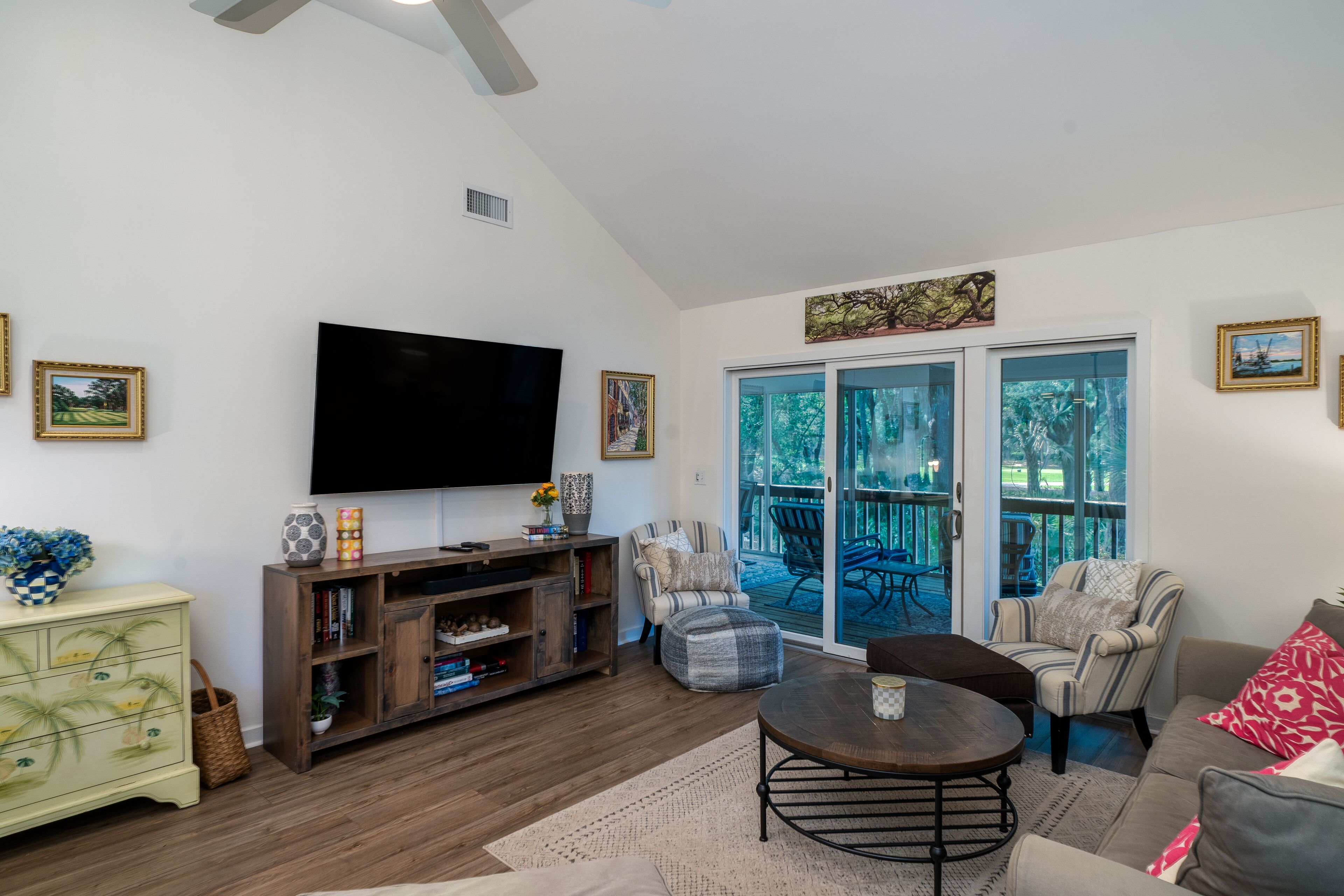 Updated 2 Bedroom Villa! Convenient to Clubhouse, Pools, Beaches!  Pet Friendly!