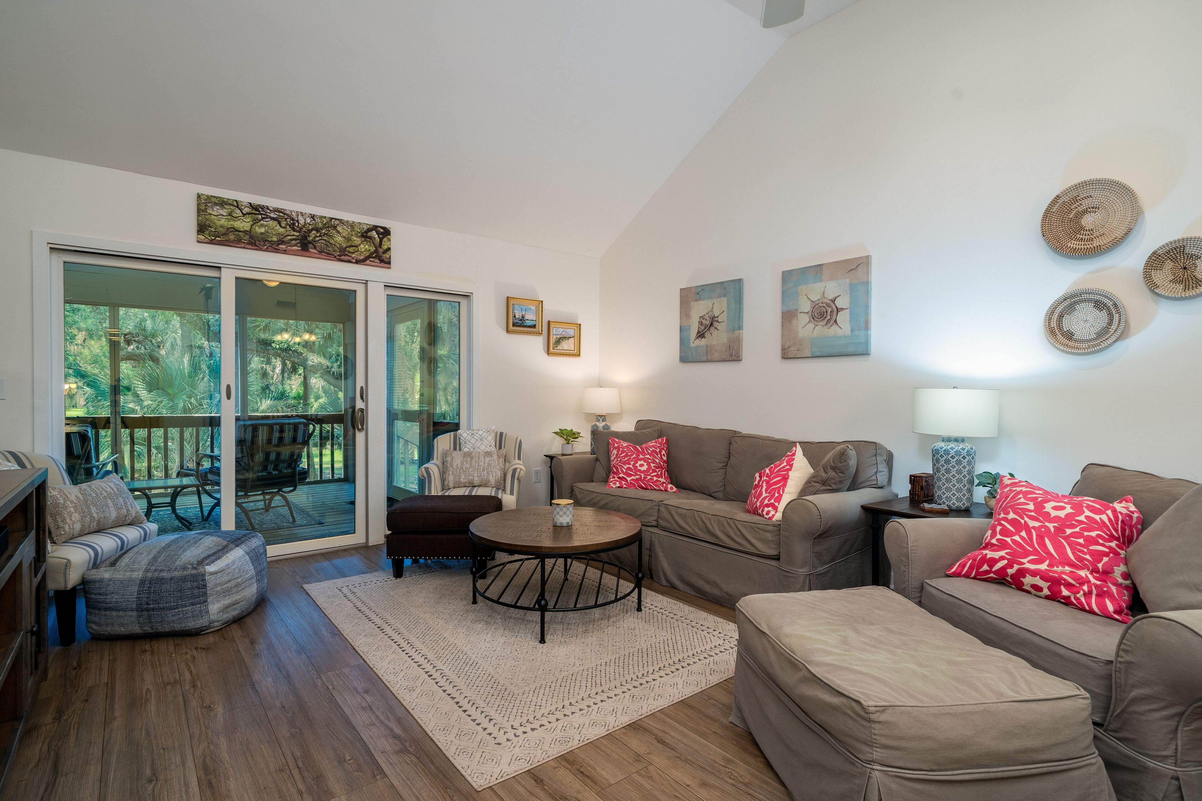 Updated 2 Bedroom Villa! Convenient to Clubhouse, Pools, Beaches!  Pet Friendly!